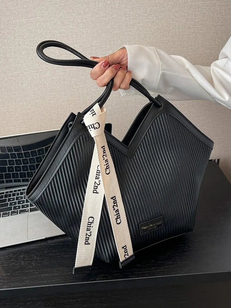 Bolsa Feminina de Couro Chia Elegante